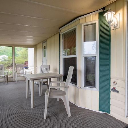 Spring Gulch Screened Park Model 6 Mount Airy Номер фото